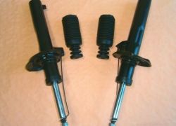 2x tlumiče přední + sada prachovek a dorazů Seat Leon od rv 07.2005