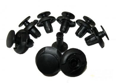 Spony na plasty štvorkoliek M8 C623, 1ks